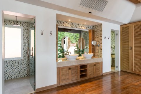 Villa in Kathu, Thailand 8 bedrooms № 134030 - photo 25