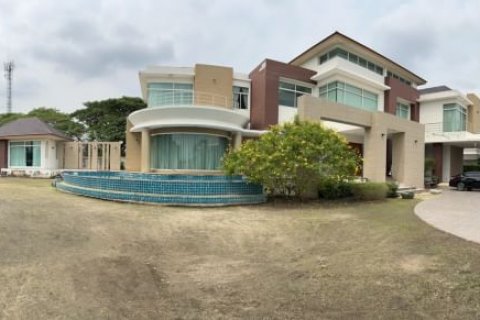 Вилла в Суан Луанге, Бангкок, Таиланд с 5 спальнями  № 134028 - фото 2