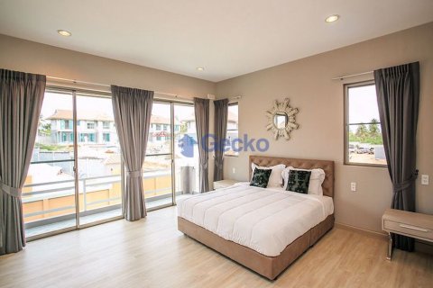 House in Pattaya, Thailand 4 bedrooms № 197222 - photo 11