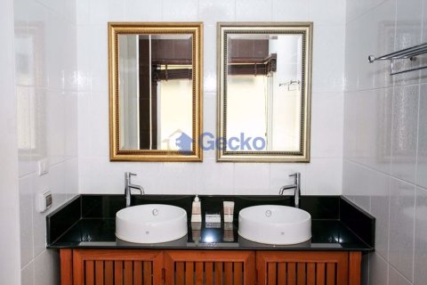 House in Pattaya, Thailand 3 bedrooms № 197220 - photo 13
