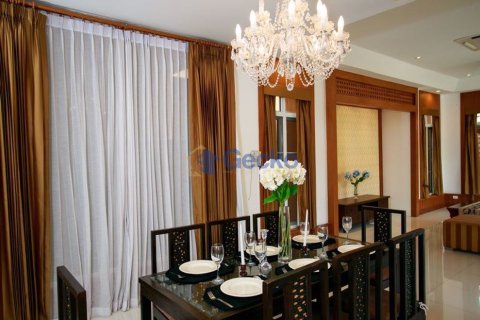 House in Pattaya, Thailand 3 bedrooms № 197220 - photo 11