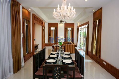House in Pattaya, Thailand 3 bedrooms № 197220 - photo 10