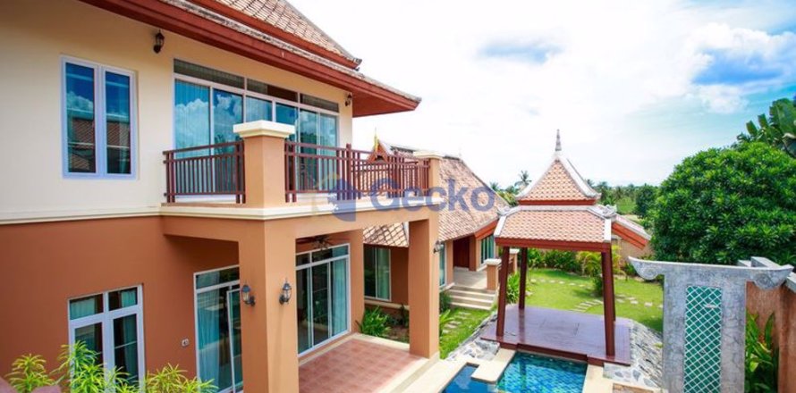 House in Pattaya, Thailand 3 bedrooms № 197220