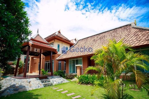 House in Pattaya, Thailand 3 bedrooms № 197220 - photo 8