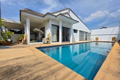 Дом в Паттайе, Таиланд с 3 спальнями  № 150386 - фото 1