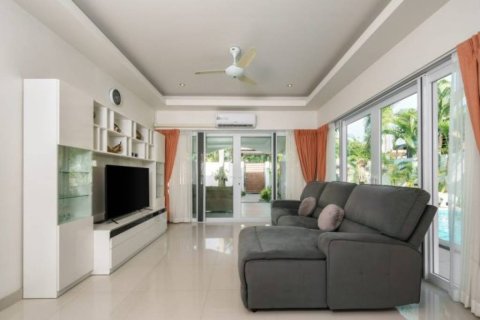 Villa in Hua Hin, Thailand 2 bedrooms № 158902 - photo 2