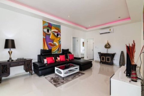 Villa in Hua Hin, Thailand 4 bedrooms № 158901 - photo 2