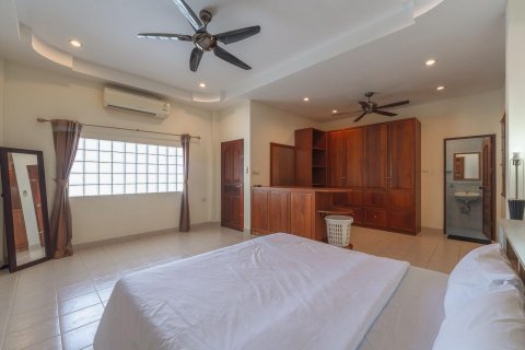 Villa in Phuket, Thailand 5 bedrooms № 135907 - photo 15