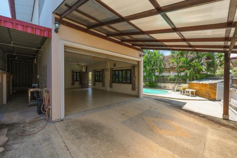 Villa in Phuket, Thailand 5 bedrooms № 135907 - photo 9