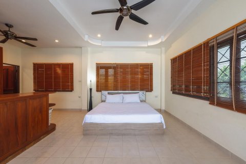 Villa in Phuket, Thailand 5 bedrooms № 135907 - photo 12