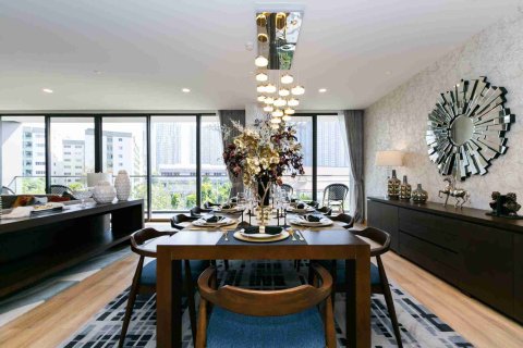 Condo in Bangkok, Thailand, 3 bedrooms № 183702 - photo 2