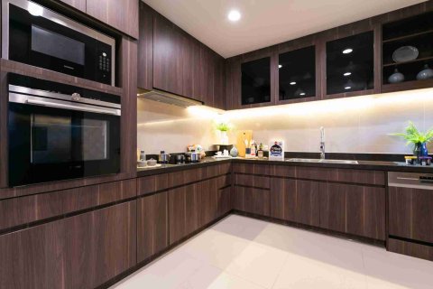 Condo in Bangkok, Thailand, 3 bedrooms № 183702 - photo 5