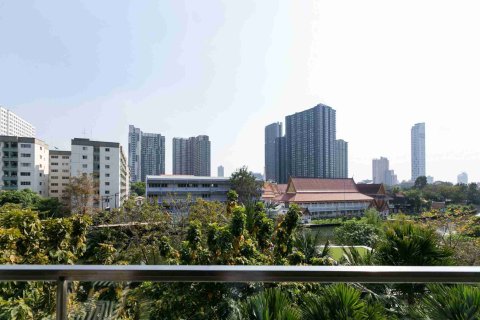 Condo in Bangkok, Thailand, 3 bedrooms № 183702 - photo 8