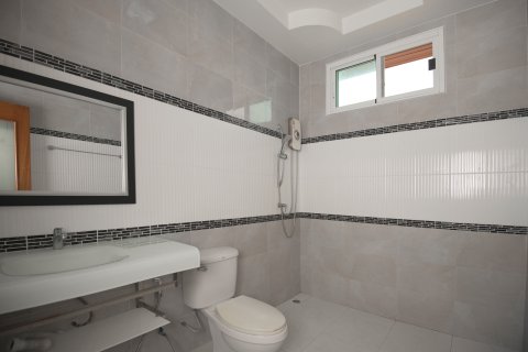 House in Kathu, Thailand 3 bedrooms № 162912 - photo 8