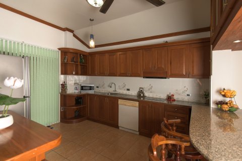 House in Kathu, Thailand 3 bedrooms № 162912 - photo 4