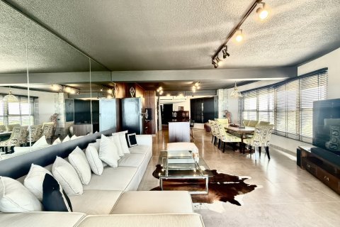 Apartment in Pattaya, Thailand 1 bedroom № 168199 - photo 2