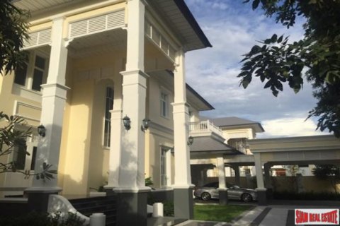 Villa à Lat Phrao, Bangkok, Thaïlande 5 chambres № 193941