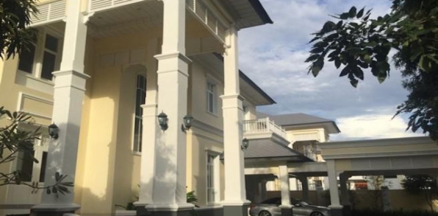 Villa à Lat Phrao, Bangkok, Thaïlande 5 chambres № 193941