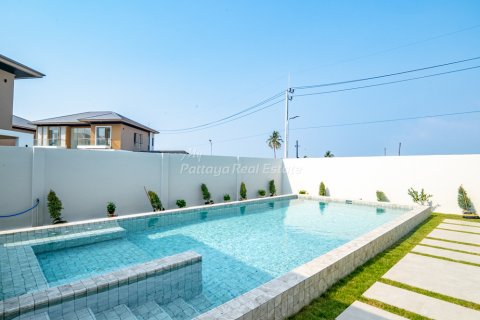 Дом в Банг Ламунге, Таиланд с 4 спальнями  № 161088 - фото 3