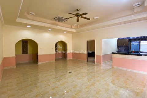 House in Bang Lamung, Thailand 4 bedrooms № 161087 - photo 7