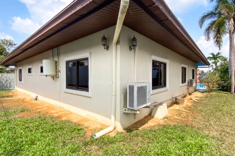 House in Bang Lamung, Thailand 4 bedrooms № 161087 - photo 30