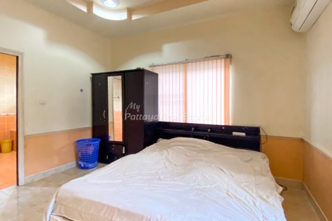 House in Bang Lamung, Thailand 4 bedrooms № 161087 - photo 17