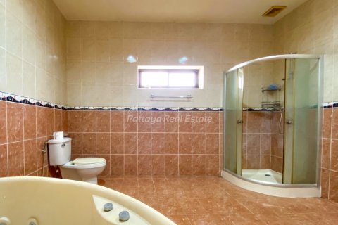 House in Bang Lamung, Thailand 4 bedrooms № 161087 - photo 9