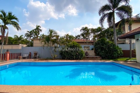 House in Bang Lamung, Thailand 4 bedrooms № 161087 - photo 2