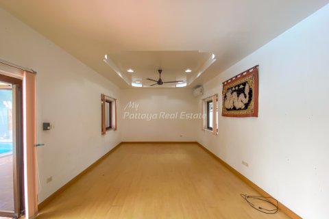 House in Bang Lamung, Thailand 4 bedrooms № 161087 - photo 5