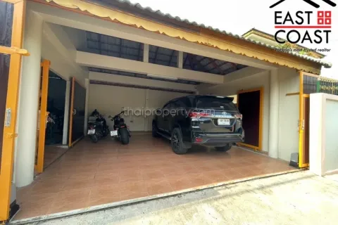 Casa de 3 dormitorios en Pattaya, Tailandia № 213735 - foto 3
