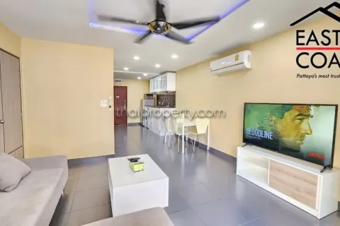 Condominio de 2 dormitorios en Jomtien Beach, Pattaya, Tailandia № 213738 - foto 2