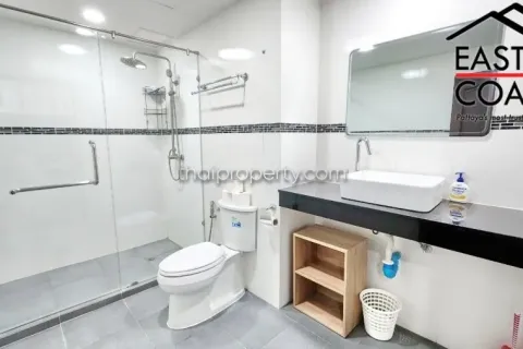 Condominio de 2 dormitorios en Jomtien Beach, Pattaya, Tailandia № 213738 - foto 15
