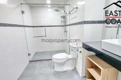 Condominio de 2 dormitorios en Jomtien Beach, Pattaya, Tailandia № 213738 - foto 17