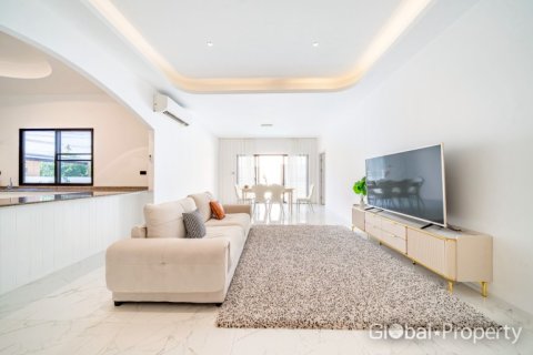 Дом в Паттайе, Таиланд с 5 спальнями  № 146574 - фото 5