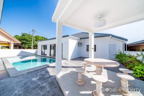 Дом в Паттайе, Таиланд с 5 спальнями  № 146574 - фото 1