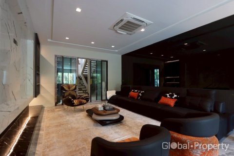 House on Jomtien Beach, Pattaya, Thailand 7 bedrooms № 146575 - photo 8