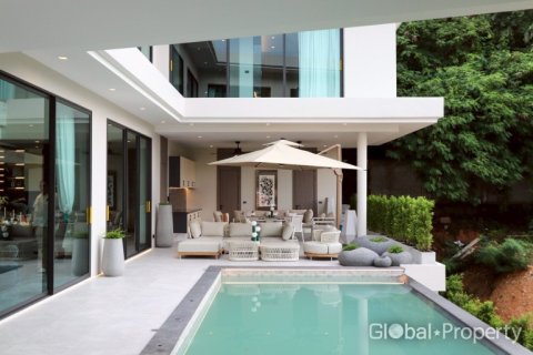 House on Jomtien Beach, Pattaya, Thailand 7 bedrooms № 146575 - photo 1