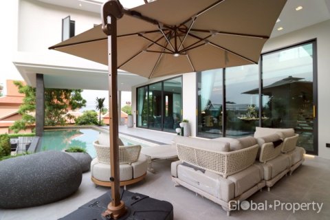 House on Jomtien Beach, Pattaya, Thailand 7 bedrooms № 146575 - photo 2
