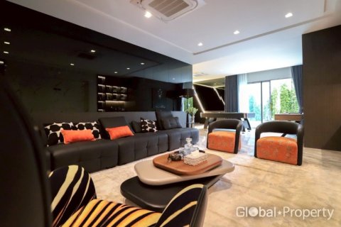 House on Jomtien Beach, Pattaya, Thailand 7 bedrooms № 146575 - photo 9