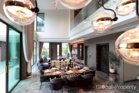 House on Jomtien Beach, Pattaya, Thailand 7 bedrooms № 146575 - photo 4