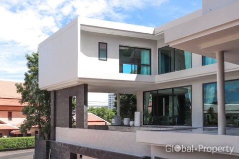 House on Jomtien Beach, Pattaya, Thailand 7 bedrooms № 146575 - photo 21