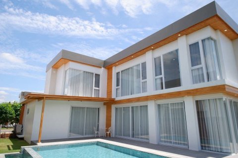 Maison à San Kamphaeng, Thaïlande 4 chambres № 164741