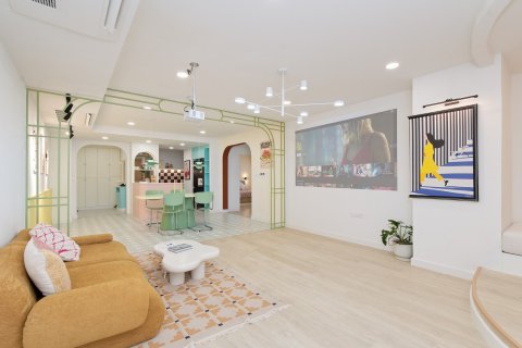 Condo in Bangkok, Thailand, 2 bedrooms  № 142936 - photo 1