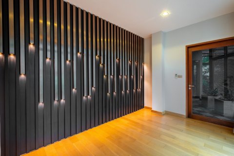 House in Phra Khanong, Bangkok, Thailand 4 bedrooms № 142940 - photo 12