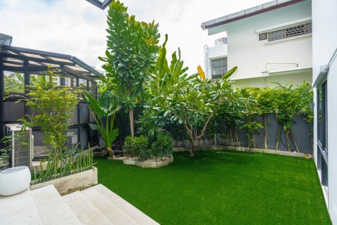 House in Phra Khanong, Bangkok, Thailand 4 bedrooms № 142940 - photo 4