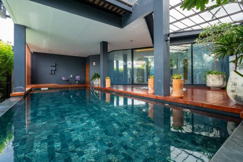 House in Phra Khanong, Bangkok, Thailand 4 bedrooms № 142940 - photo 2