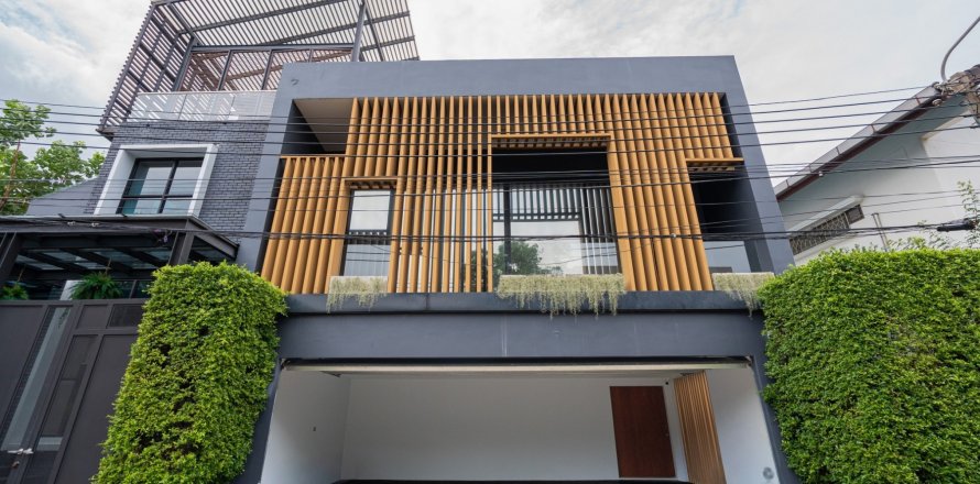 House in Phra Khanong, Bangkok, Thailand 4 bedrooms № 142940