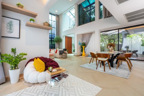 House in Phra Khanong, Bangkok, Thailand 4 bedrooms № 142940 - photo 6