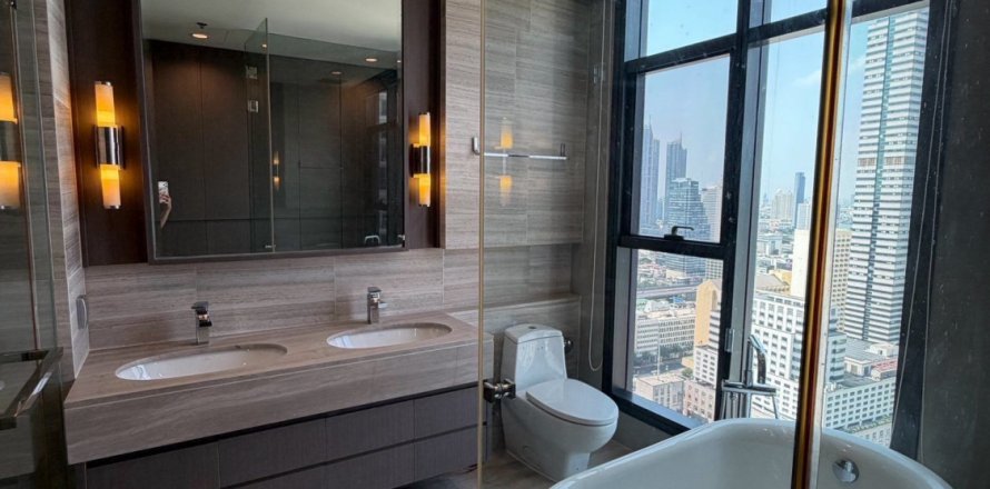 Condo à Bang Rak, Bangkok, Thaïlande, 3 chambres  № 172066