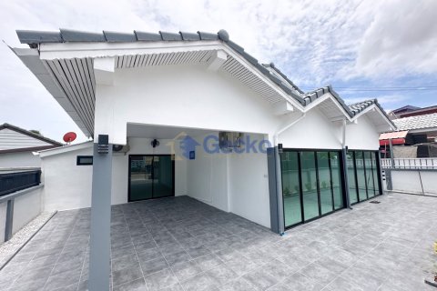 House in Pattaya, Thailand 3 bedrooms № 196188